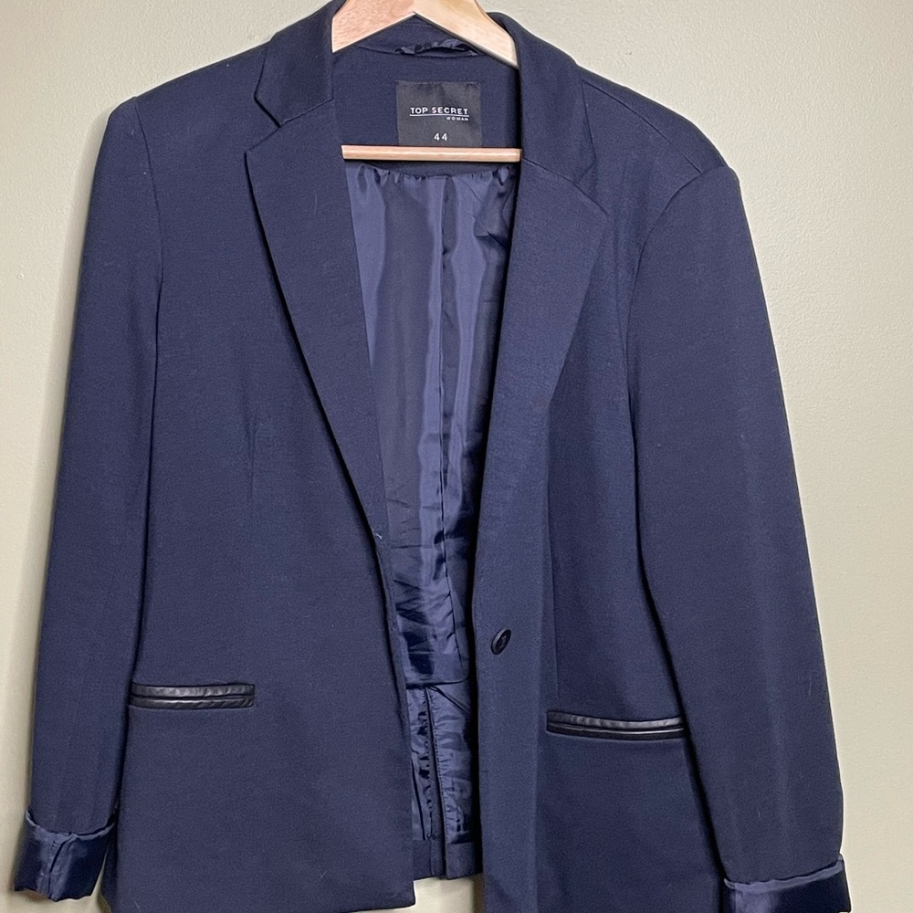 Navy blue blazer with black details
